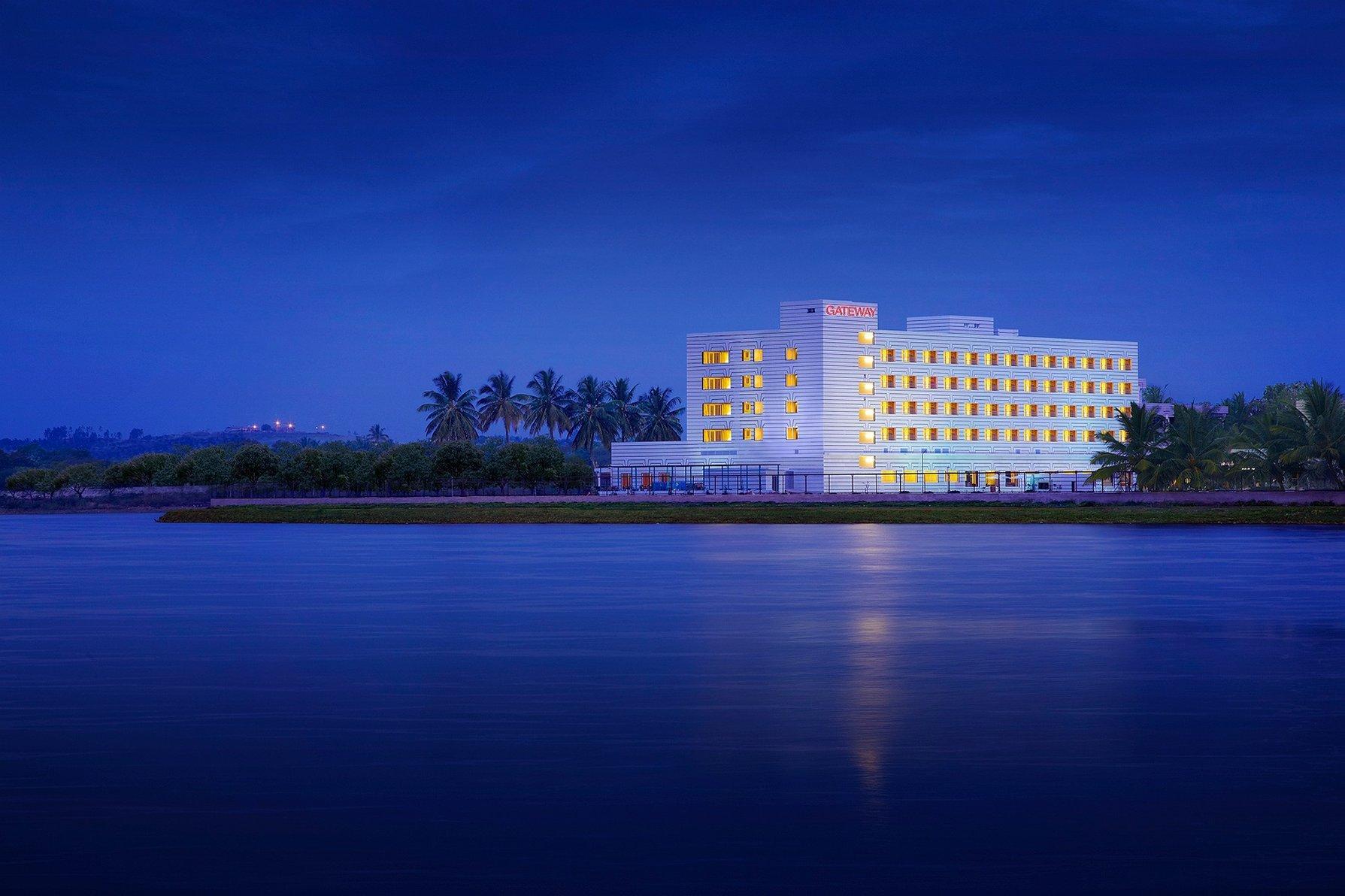 Hotel Naveen Lakeside Hubli Exterior photo