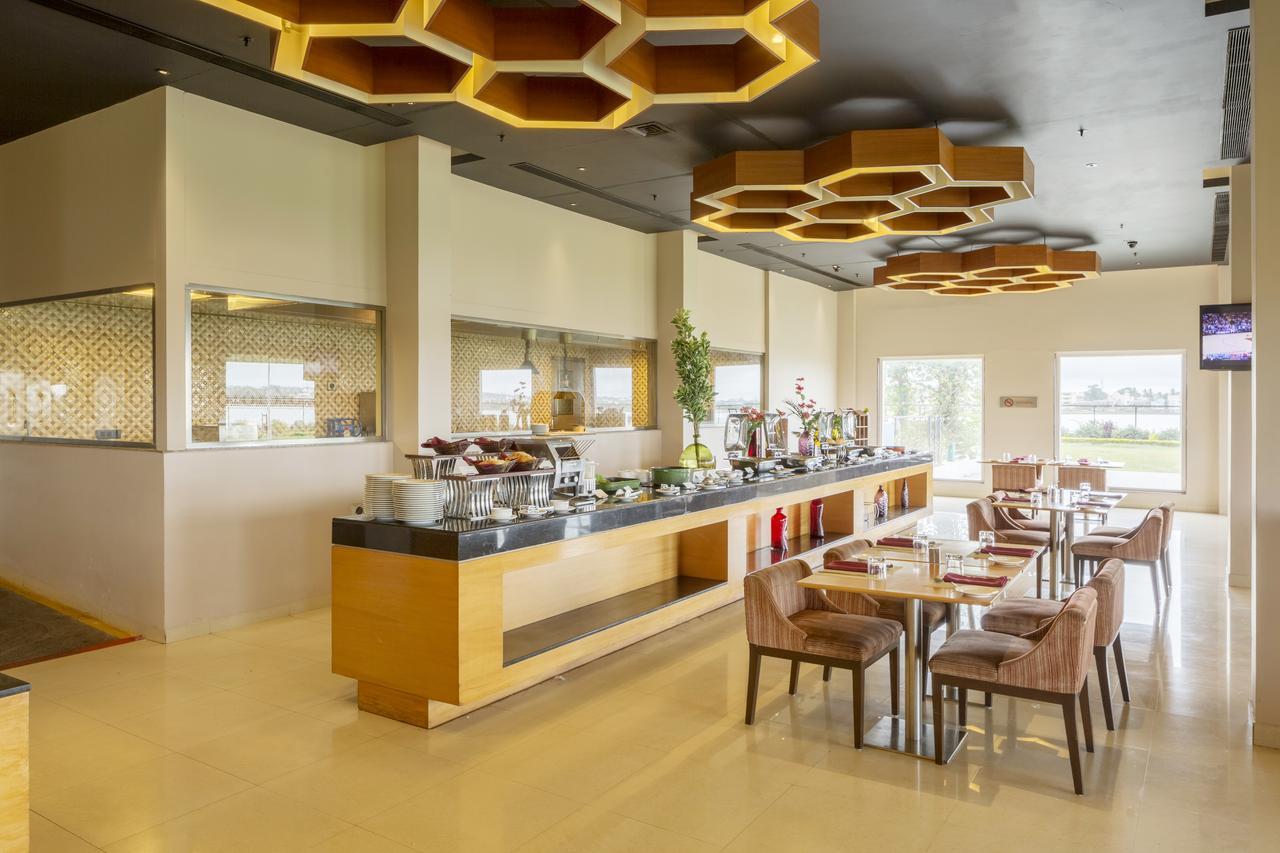Hotel Naveen Lakeside Hubli Exterior photo