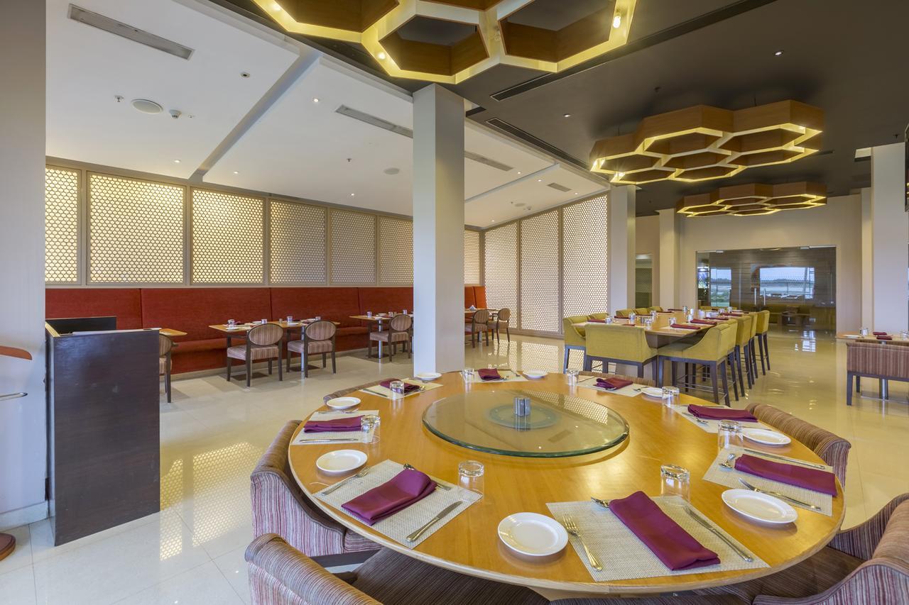 Hotel Naveen Lakeside Hubli Exterior photo