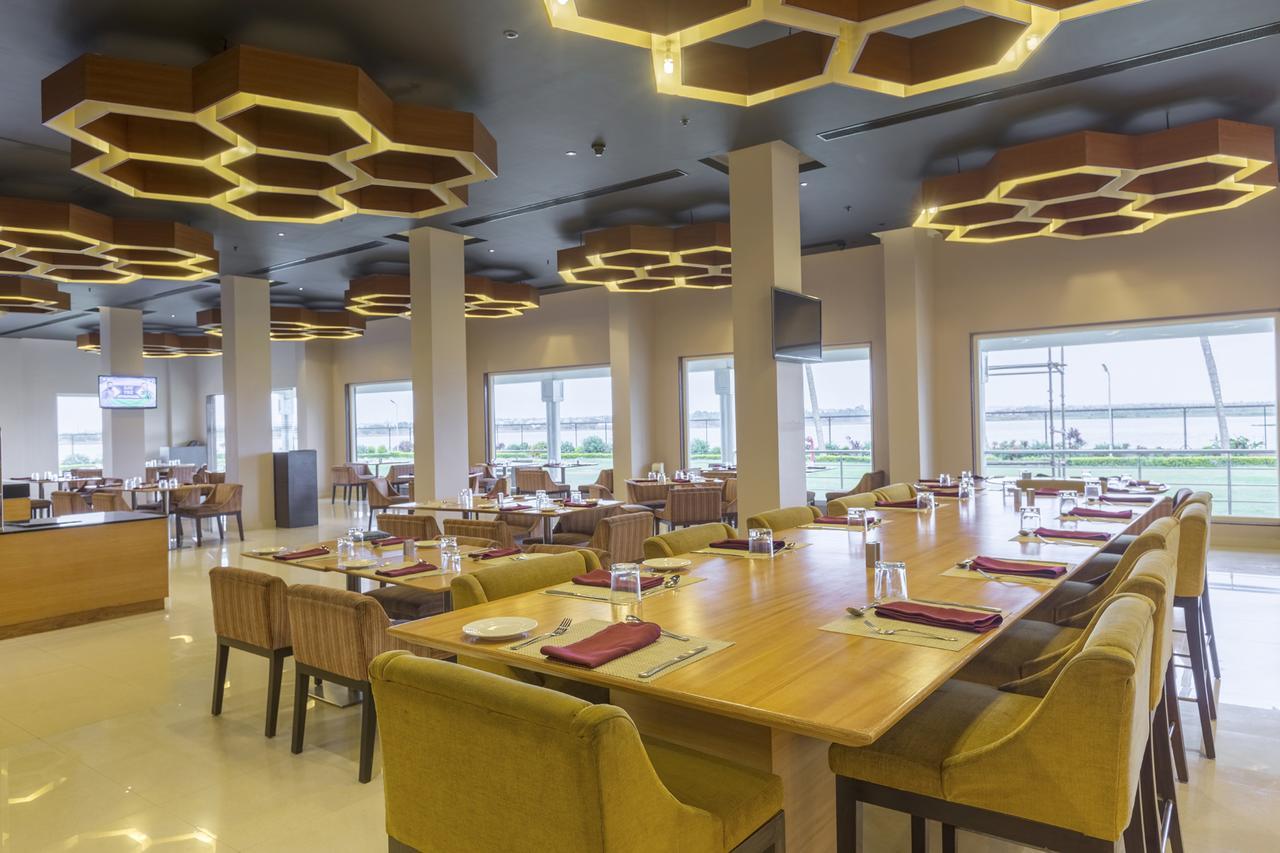 Hotel Naveen Lakeside Hubli Exterior photo