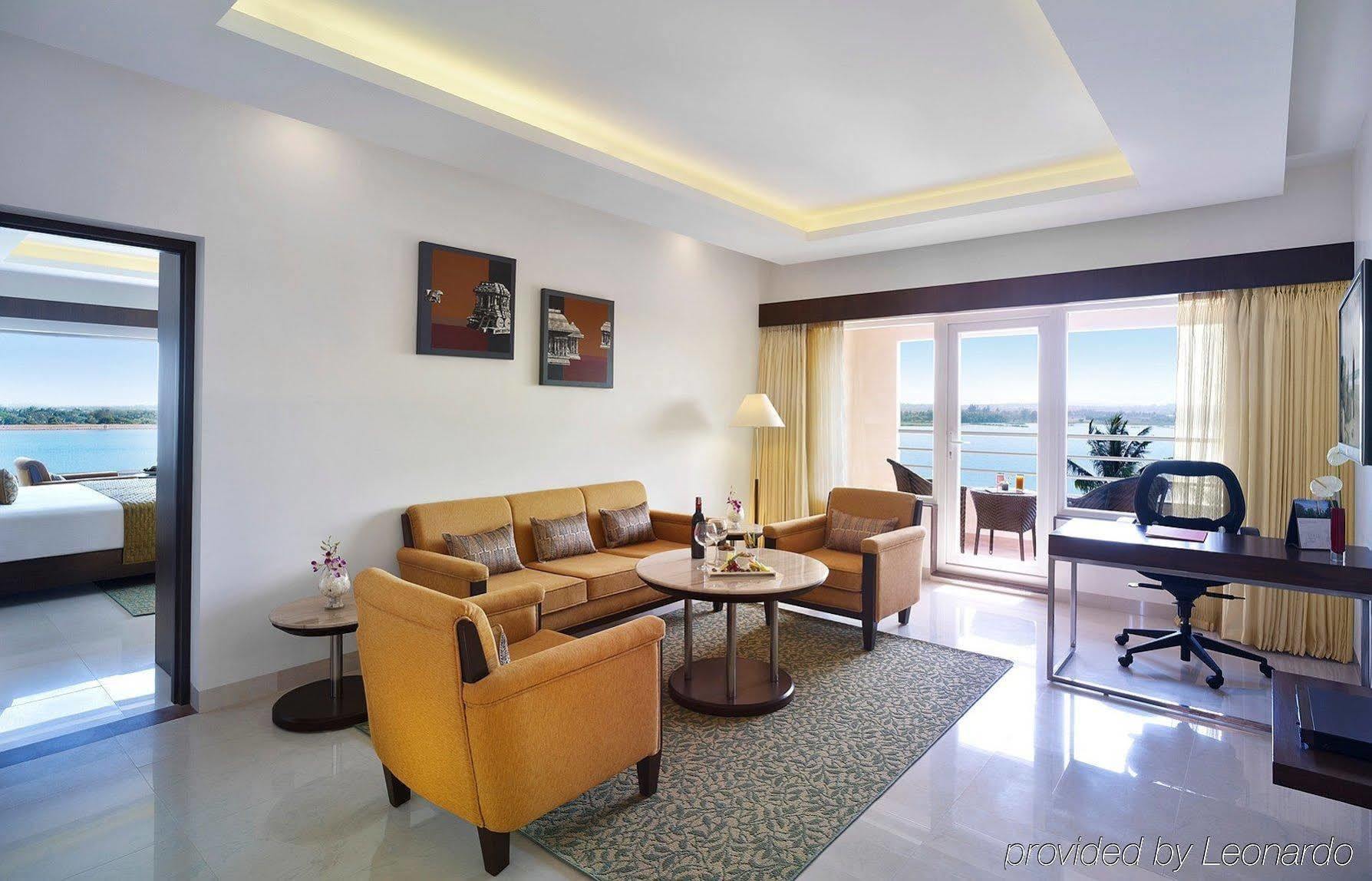 Hotel Naveen Lakeside Hubli Exterior photo
