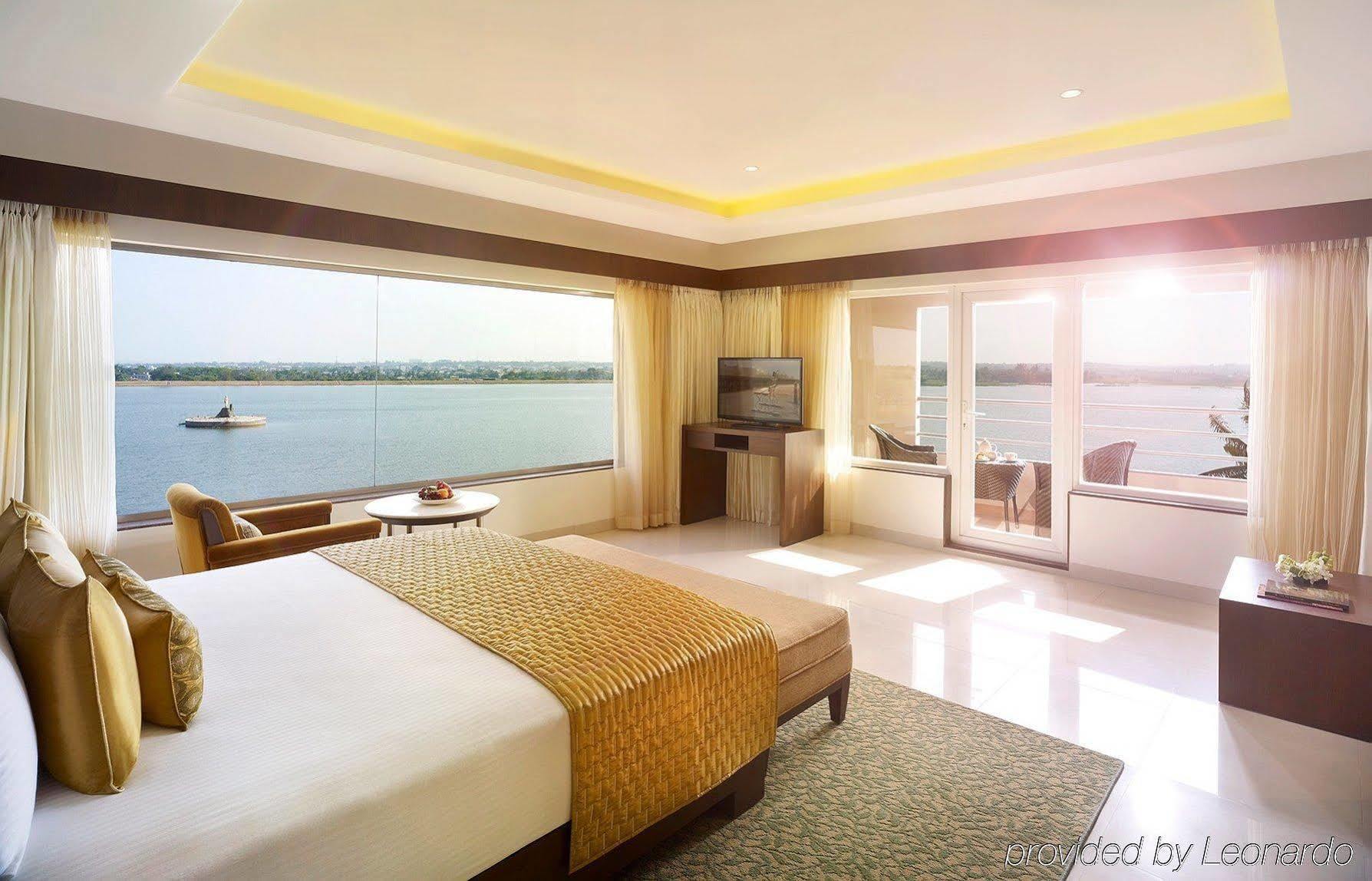 Hotel Naveen Lakeside Hubli Exterior photo