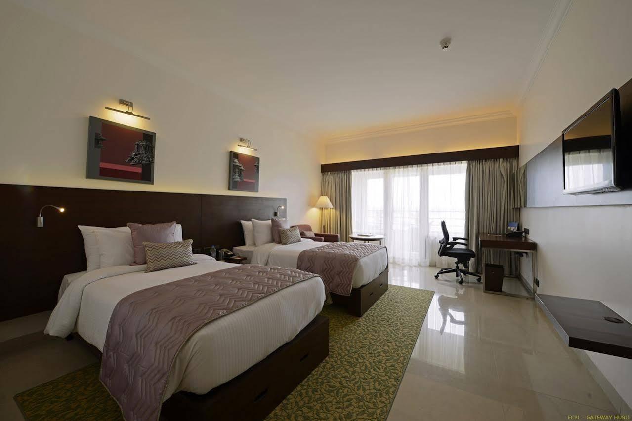 Hotel Naveen Lakeside Hubli Exterior photo
