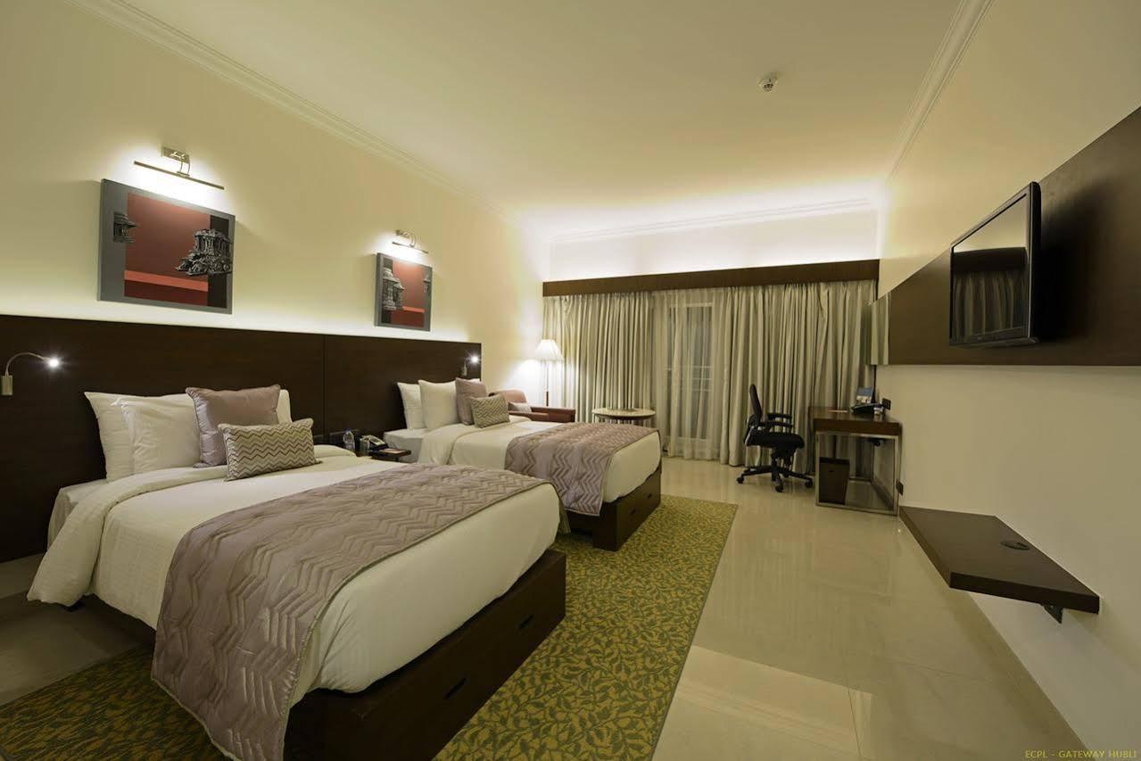 Hotel Naveen Lakeside Hubli Exterior photo