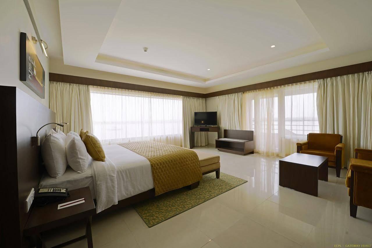 Hotel Naveen Lakeside Hubli Exterior photo